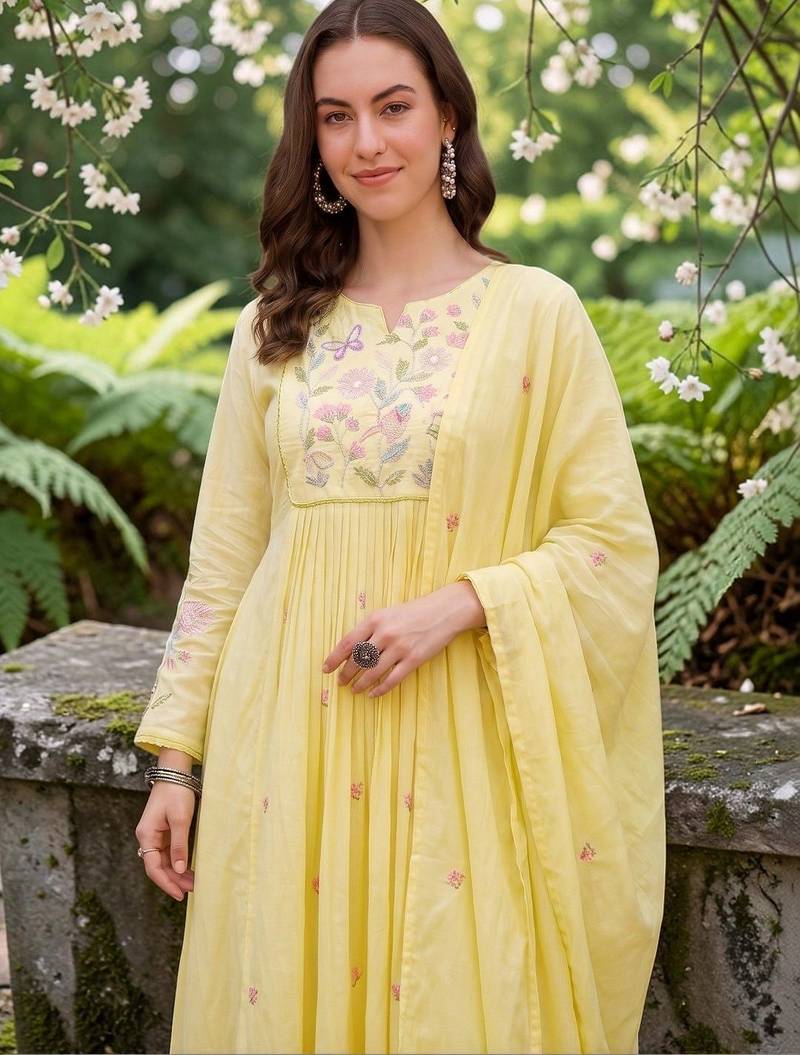 Women Floral Embroidered Empire Chanderi Silk Kurta with Trousers & Dupatta