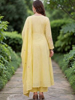 Women Floral Embroidered Empire Chanderi Silk Kurta with Trousers & Dupatta 4