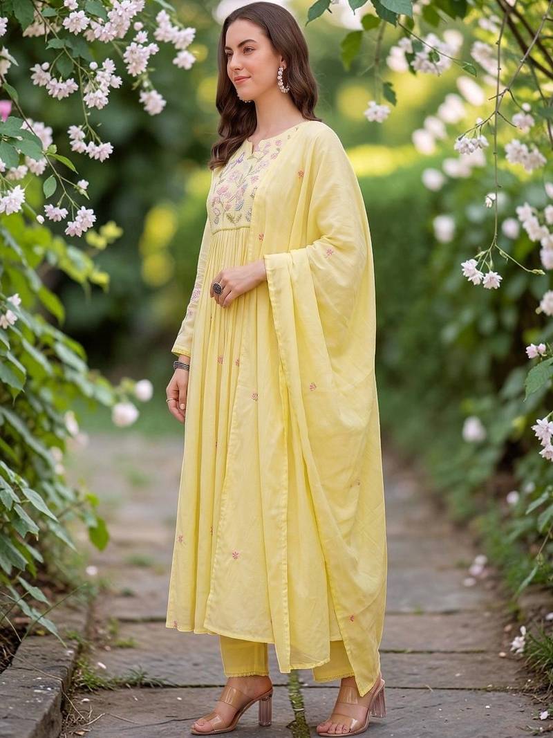 Women Floral Embroidered Empire Chanderi Silk Kurta with Trousers & Dupatta