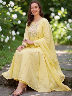 Women Floral Embroidered Empire Chanderi Silk Kurta with Trousers & Dupatta 7