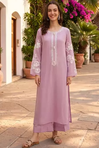 Women Floral Embroidered Regular Thread Work Chanderi Silk Kurta with Trousers