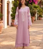Women Floral Embroidered Regular Thread Work Chanderi Silk Kurta with Trousers