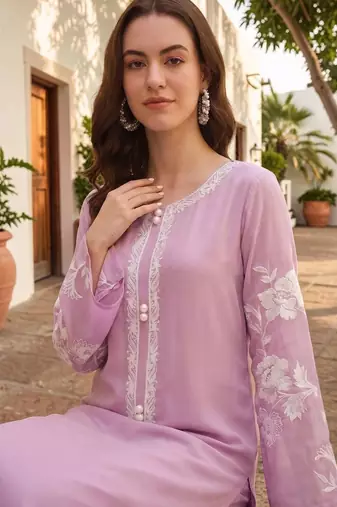 Women Floral Embroidered Regular Thread Work Chanderi Silk Kurta with Trousers
