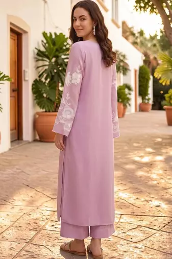 Women Floral Embroidered Regular Thread Work Chanderi Silk Kurta with Trousers