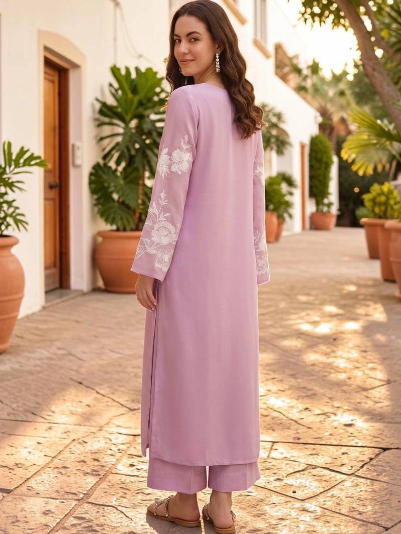 Women Floral Embroidered Regular Thread Work Chanderi Silk Kurta with Trousers
