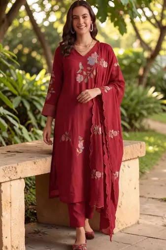 Women Floral Embroidered Regular Thread Work Chanderi Silk Kurta with Trousers & With Dupatta