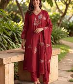 Women Floral Embroidered Regular Thread Work Chanderi Silk Kurta with Trousers & With Dupatta
