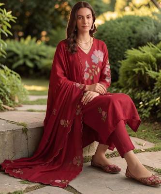 Women Floral Embroidered Regular Thread Work Chanderi Silk Kurta with Trousers & With Dupatta 2
