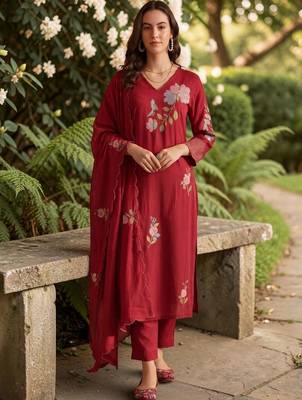 Women Floral Embroidered Regular Thread Work Chanderi Silk Kurta with Trousers & With Dupatta 7