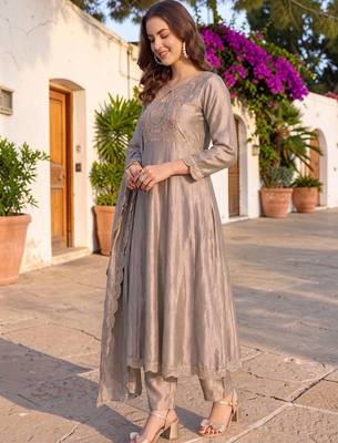 Women Ethnic Motifs Embroidered Empire Thread Work Kurta with Trousers & With Dupatta 7
