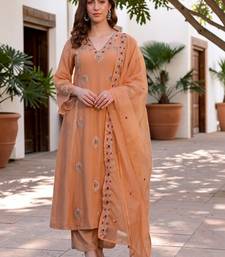 Women Ethnic Motifs Embroidered Regular Thread Work Kurta with Trousers & With Dupatta