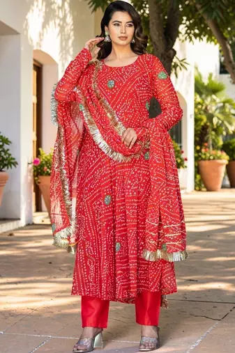 Women Leheriya Dyed Regular Kurta with Trousers & With Dupatta