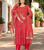 Women Leheriya Dyed Regular Kurta with Trousers & With Dupatta