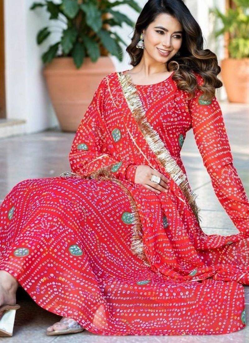 Women Leheriya Dyed Regular Kurta with Trousers & With Dupatta