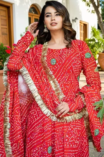 Women Leheriya Dyed Regular Kurta with Trousers & With Dupatta