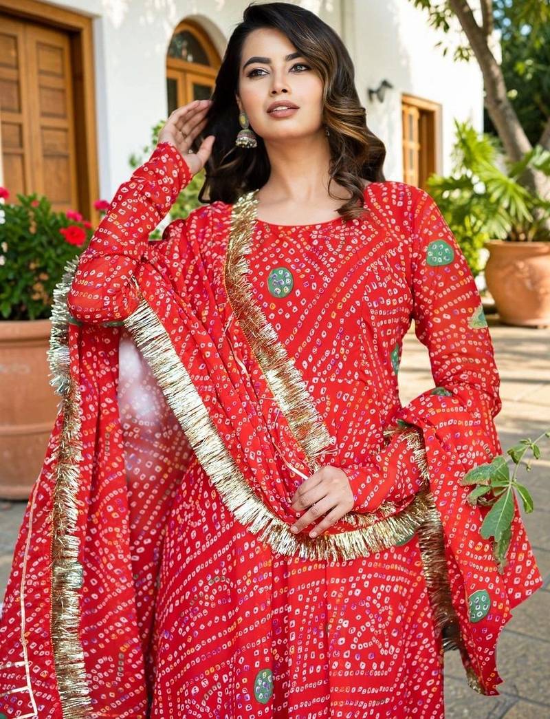 Women Leheriya Dyed Regular Kurta with Trousers & With Dupatta