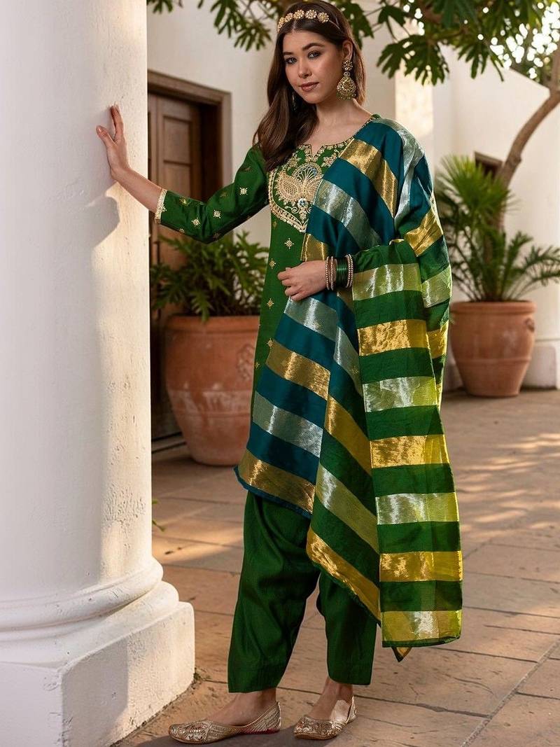 Women Ethnic Motifs Embroidered Regular Kurta with Patiala & With Dupatta