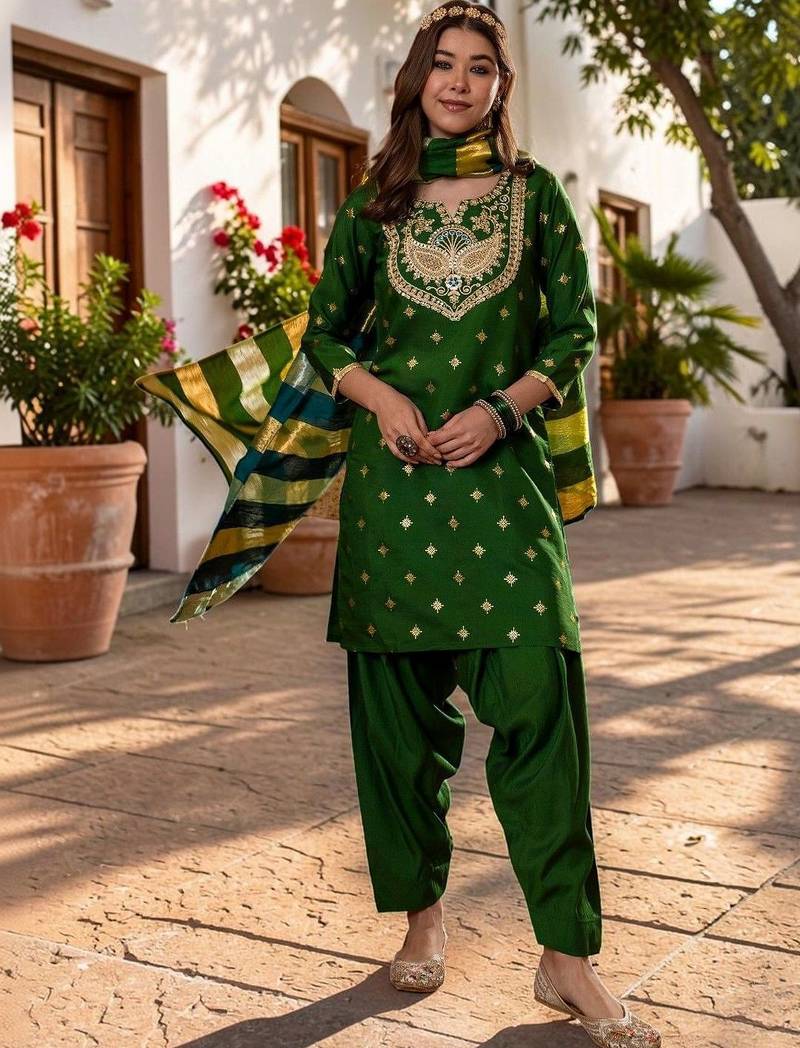 Women Ethnic Motifs Embroidered Regular Kurta with Patiala & With Dupatta