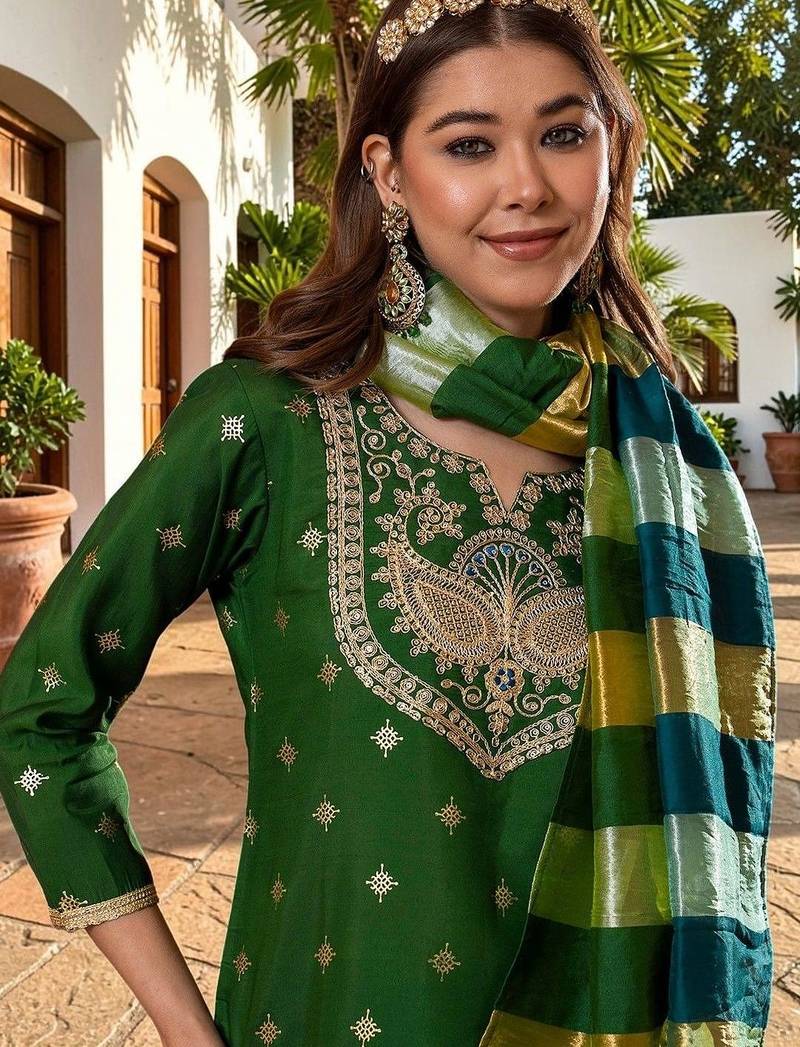 Women Ethnic Motifs Embroidered Regular Kurta with Patiala & With Dupatta
