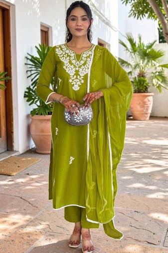 Women Floral Embroidered Regular Thread Work Pure Cotton Kurta with Trousers & With Dupatta