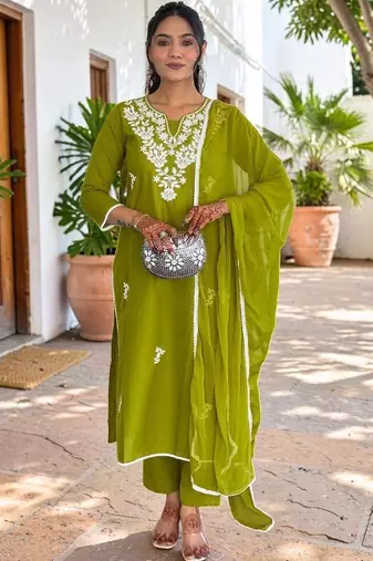 Women Floral Embroidered Regular Thread Work Pure Cotton Kurta with Trousers & With Dupatta
