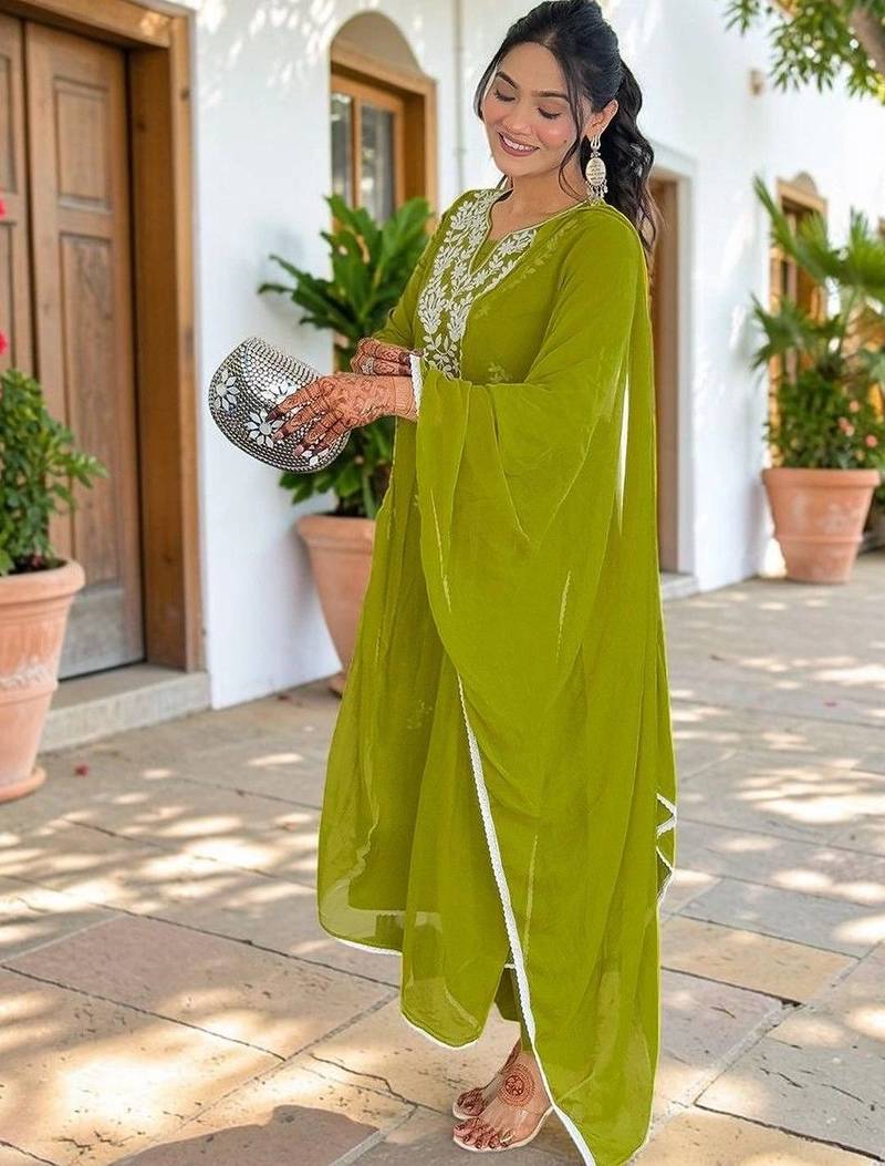 Women Floral Embroidered Regular Thread Work Pure Cotton Kurta with Trousers & With Dupatta