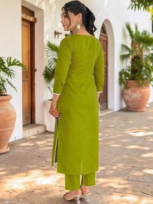 Women Floral Embroidered Regular Thread Work Pure Cotton Kurta with Trousers & With Dupatta 4