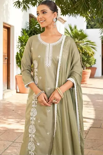 Women Embroidered Thread Work Pure Cotton Kurta with Trousers & With Dupatta