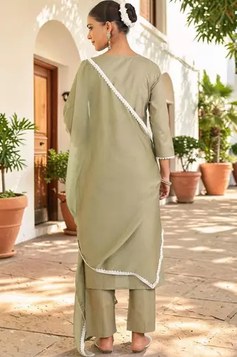Women Embroidered Thread Work Pure Cotton Kurta with Trousers & With Dupatta