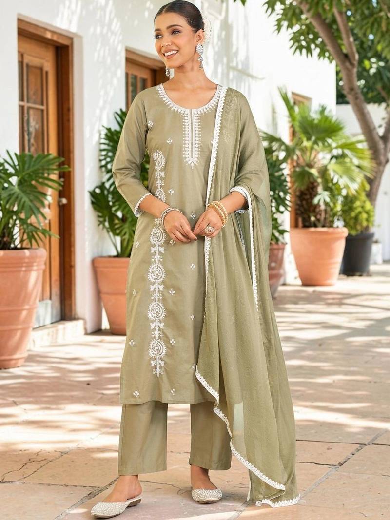 Women Embroidered Thread Work Pure Cotton Kurta with Trousers & With Dupatta