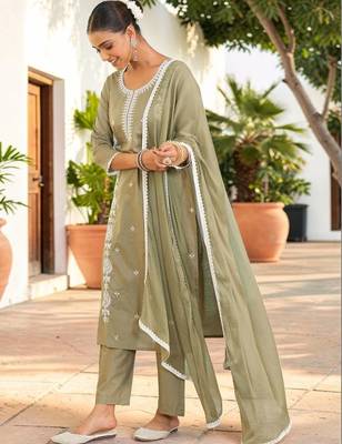 Women Embroidered Thread Work Pure Cotton Kurta with Trousers & With Dupatta 7
