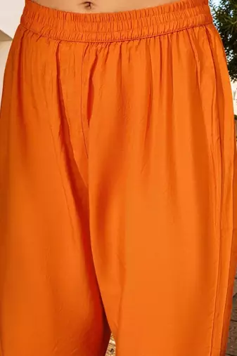 Women Embroidered Regular Thread Work Kurta with Trousers & With Dupatta