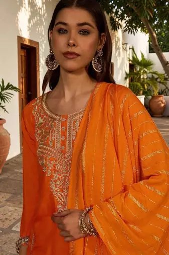 Women Embroidered Regular Thread Work Kurta with Trousers & With Dupatta