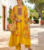 Women Floral Embroidered Regular Thread Work Kurta With Trousers & Dupatta