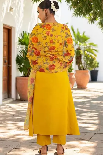 Women Floral Embroidered Regular Thread Work Kurta With Trousers & Dupatta