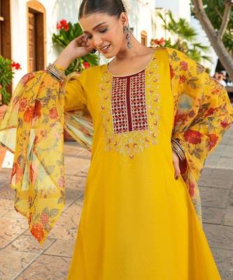 Women Floral Embroidered Regular Thread Work Kurta With Trousers & Dupatta 6