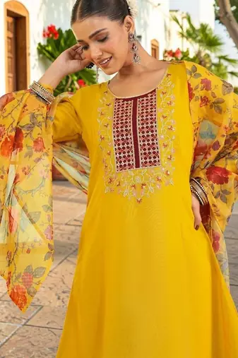 Women Floral Embroidered Regular Thread Work Kurta With Trousers & Dupatta