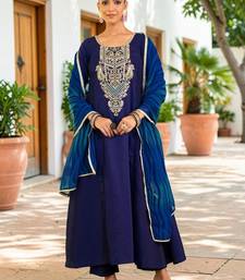Women Ethnic Motifs Embroidered Regular Thread Work Kurta with Trousers & With Dupatta