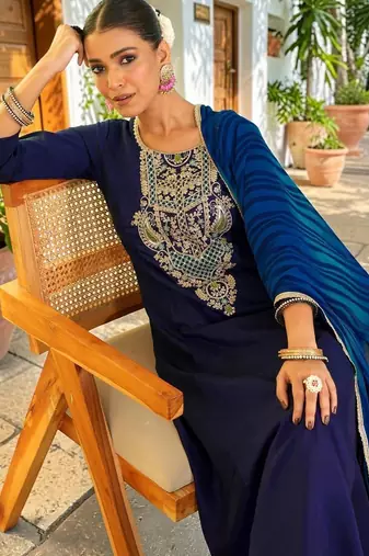 Women Ethnic Motifs Embroidered Regular Thread Work Kurta with Trousers & With Dupatta