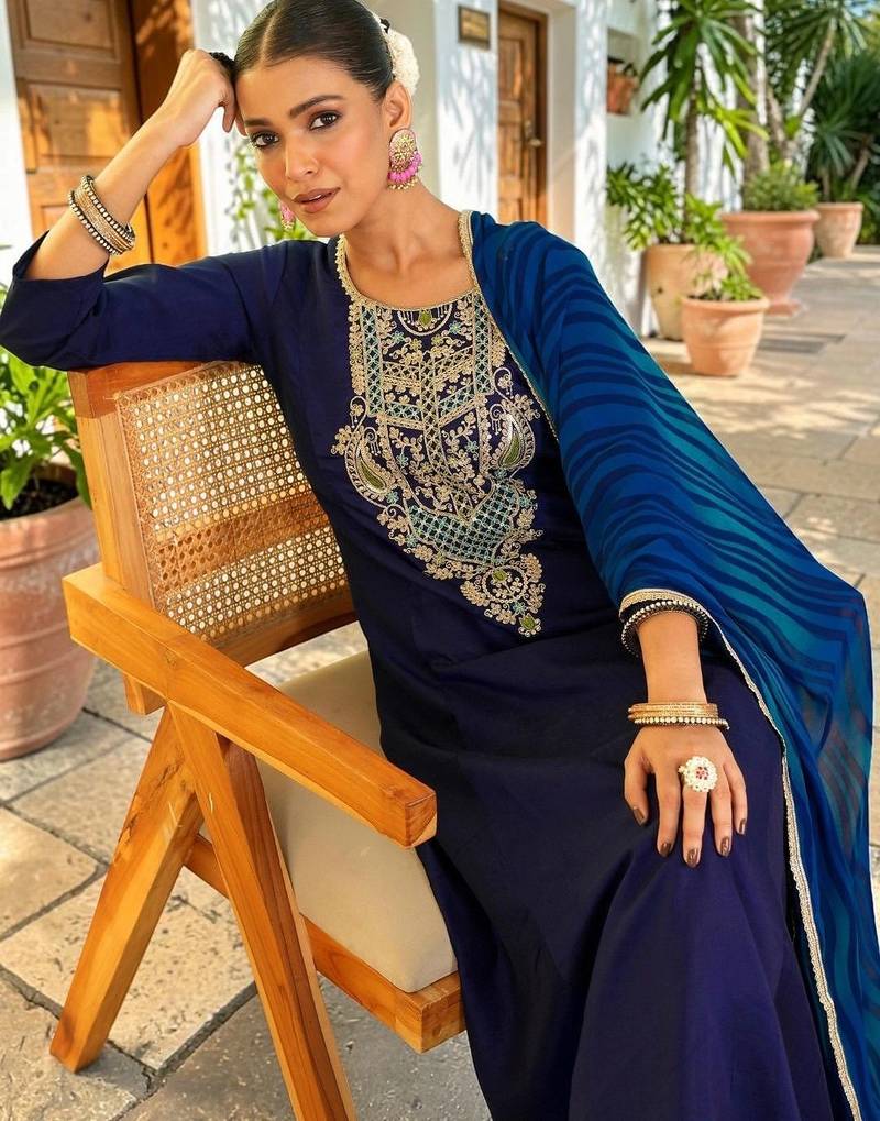 Women Ethnic Motifs Embroidered Regular Thread Work Kurta with Trousers & With Dupatta