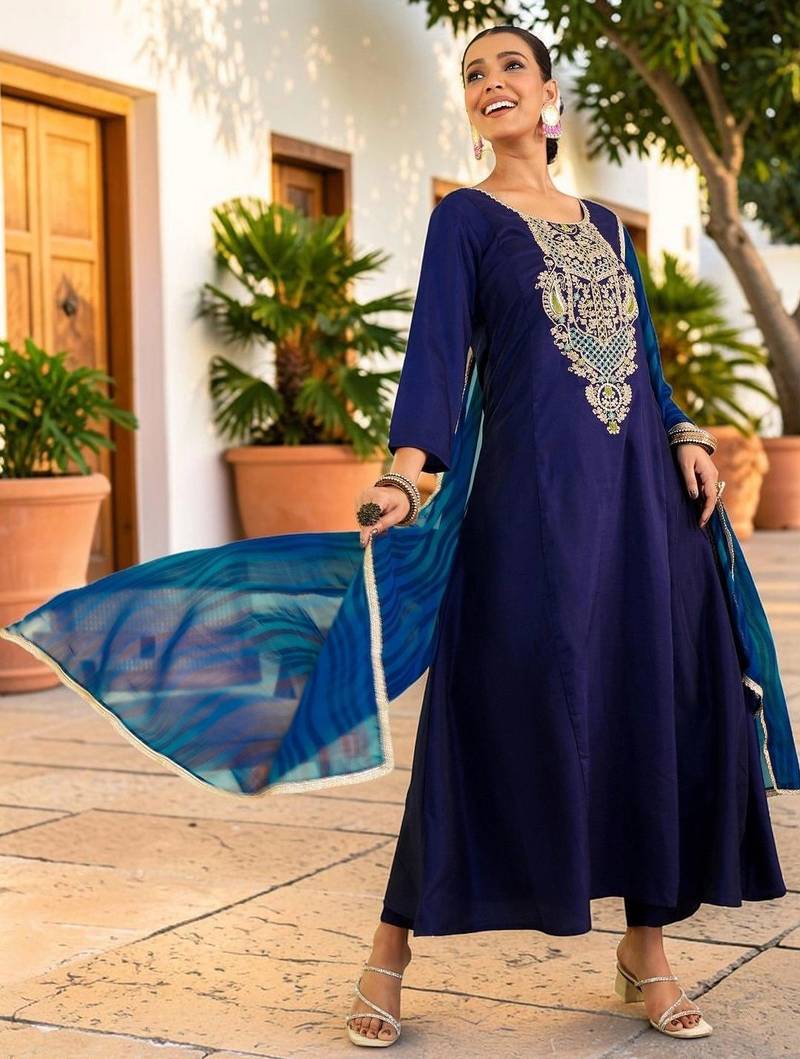 Women Ethnic Motifs Embroidered Regular Thread Work Kurta with Trousers & With Dupatta
