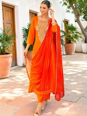 Women Ethnic Motifs Embroidered Kurta Set With Dupatta 1