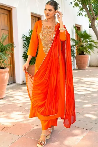 Women Ethnic Motifs Embroidered Kurta Set With Dupatta