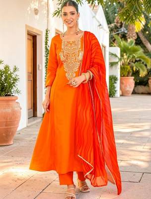Women Ethnic Motifs Embroidered Kurta Set With Dupatta 2