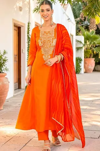 Women Ethnic Motifs Embroidered Kurta Set With Dupatta