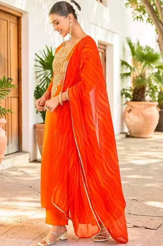 Women Ethnic Motifs Embroidered Kurta Set With Dupatta