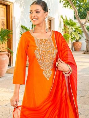 Women Ethnic Motifs Embroidered Kurta Set With Dupatta 6