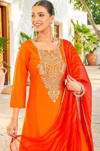 Women Ethnic Motifs Embroidered Kurta Set With Dupatta