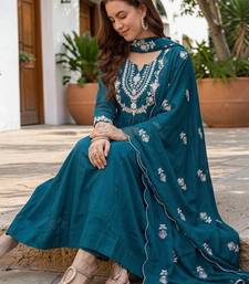 Women Ethnic Motifs Empire Thread Work Kurta with Trousers & With Dupatta
