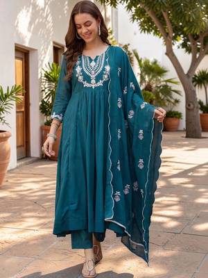 Women Ethnic Motifs Empire Thread Work Kurta with Trousers & With Dupatta 3